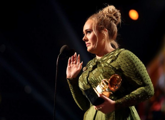 'Hello' de Adele es la canción del año en el Grammy