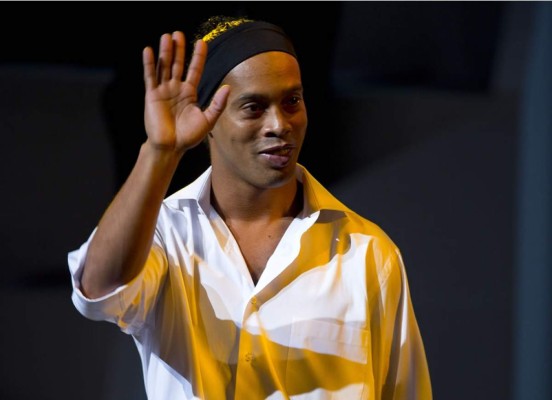 Ronaldinho ficha por dos temporadas con el Querétaro de México