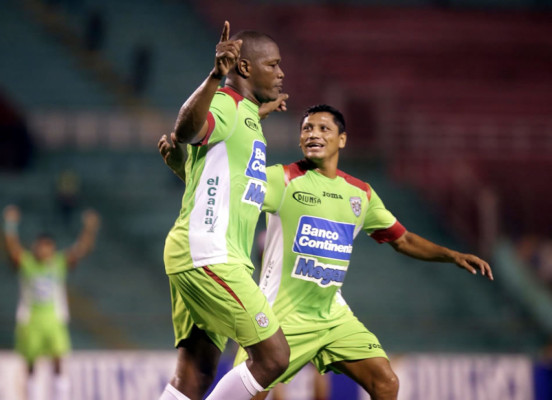 Espectacular remontada del Deportes Savio para complicar al Marathón