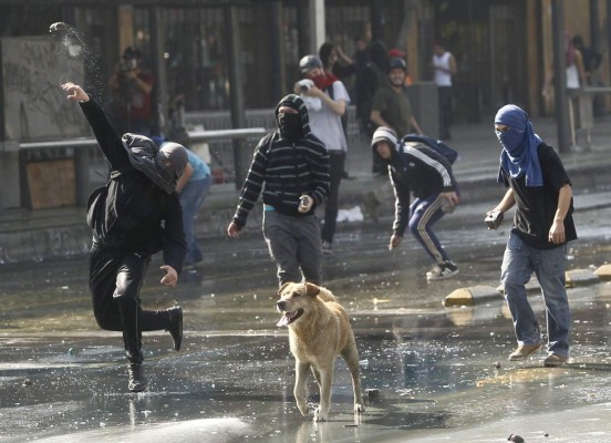 Violentas protestas en Chile dejan dos estudiantes muertos