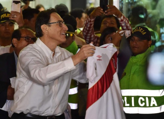 Vizcarra asume como presidente de Perú tras dimisión de Kuczynski