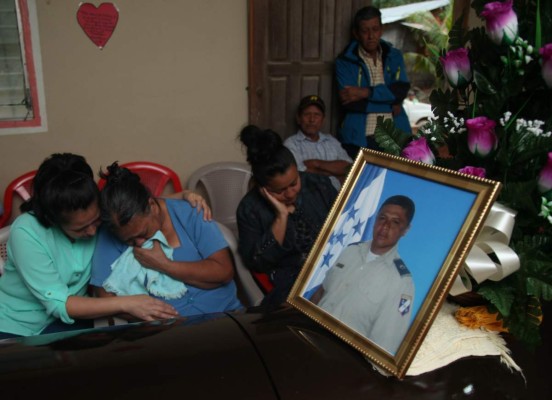 Extraen últimos restos de nave que se estrelló en la montaña