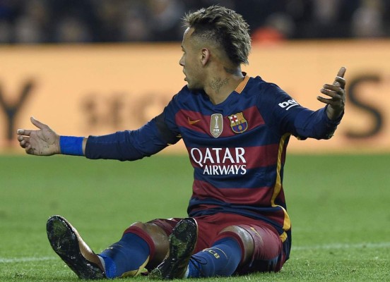 Neymar terminó con el pie vendado tras el Barça-Athletic