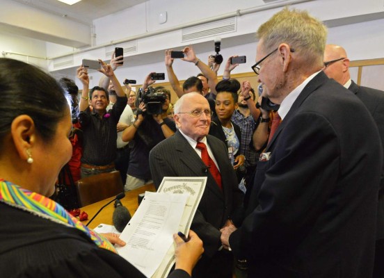 Una pareja de abuelos, el primer matrimonio gay en Texas