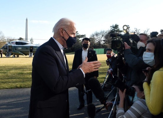 Biden visitará la frontera luego de que Trump lo acusara de crear desastre nacional