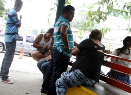 Homicida de ferretera es identificado en video que tiene la Policía