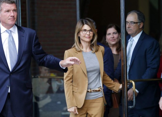 Lori Loughlin defiende su inocencia en la red de sobornos en universidades de EEUU