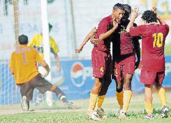 Lucha en el Micheletti