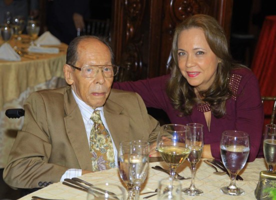 Cena navideña del Cuerpo Consular Sampedrano