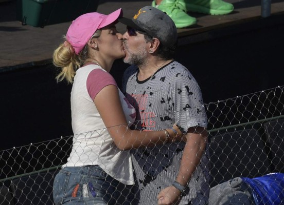 Policía interviene en discusión de Maradona con su pareja