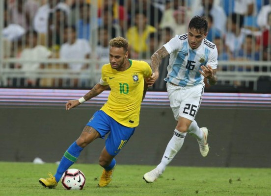 Brasil le propina dolorosa derrota a Argentina en el último suspiro