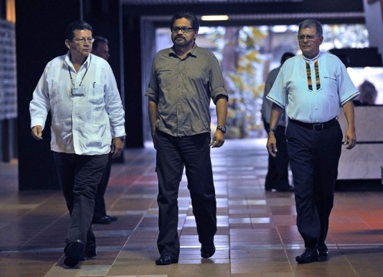 Las Farc elogia propuesta de Santos de eliminar servicio militar