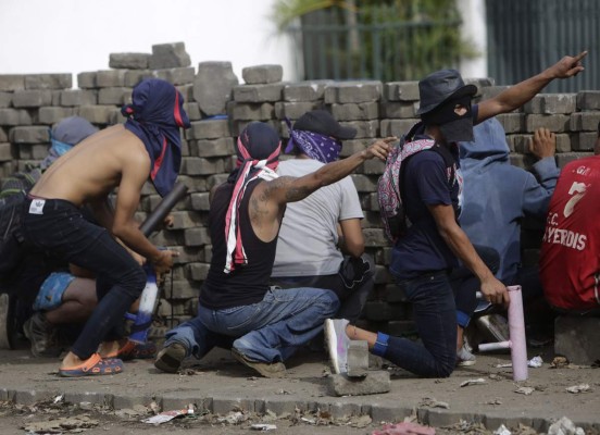 Nicaragua: Policía ataca con AK-47 a manifestantes en Managua