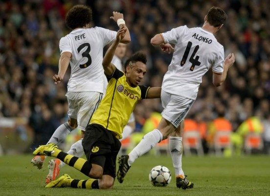 Real Madrid golea al Borussia Dortmund y pone un pie en semifinales