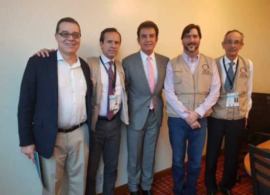 JOH y Nasralla se comprometen a respetar resultados ante la OEA