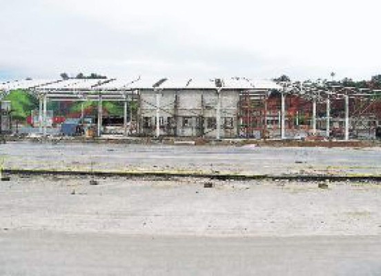 Paralizan construcción de la aduana de Corinto