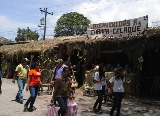 Abarrotados hoteles en Gracias por Congreso y feria de la Identidad