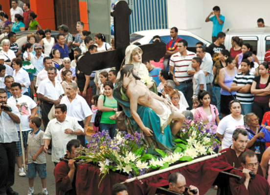 Masiva concurrencia en el Santo Entierro