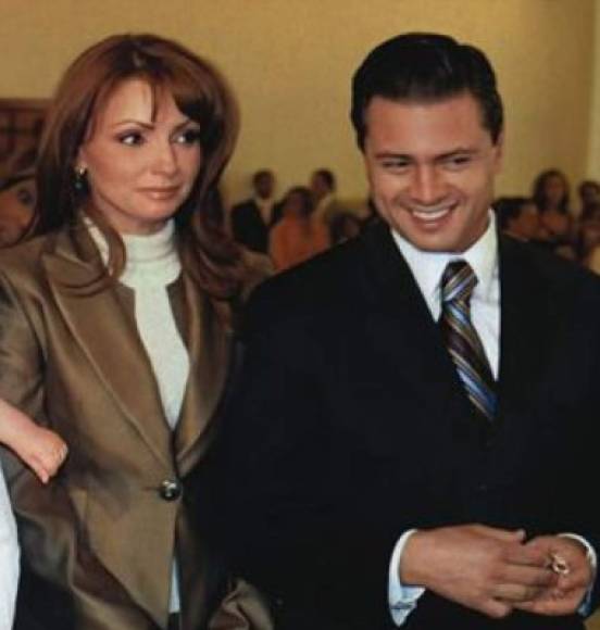 Se comprometió en diciembre de 2009 y se casaron e 27 de noviembre de 2010.<br/>El 27 de noviembre de 2011, Peña Nieto se registró como precandidato a la presidencia por el PRI. <br/><br/><br/>