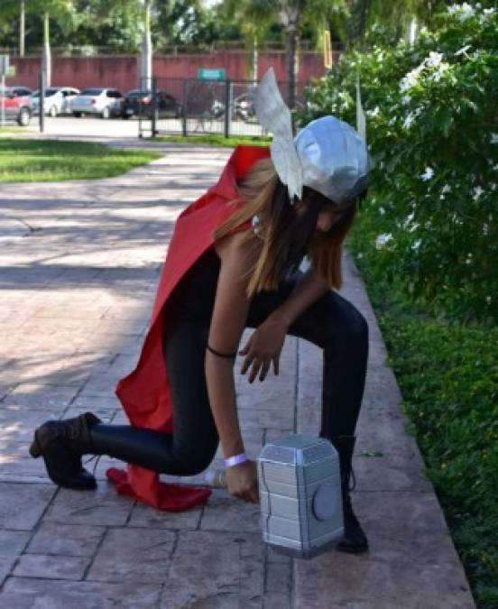 Esta chica fanática de Thor se vistió como él y se robó las miradas. <br/>Foto: Jorge A. Rodríguez
