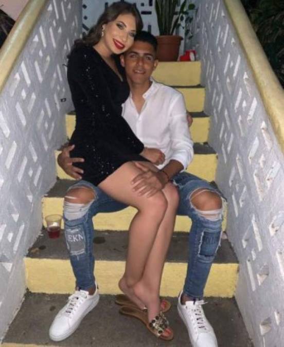 Luis Palma: El mediocampista hondureño al lado de su bella novia Annie Córdova le dieron la bienvenida al 2020.