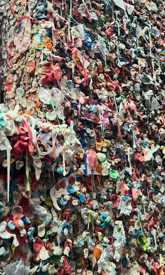 Una pared de más de 15 metros, es el destino de cientas de gomas de mascar de turistas y nacionales en Estados Unidos, acción que se ha convertido en una atracción turísticas para otros. ¿Dónde queda exactamente.