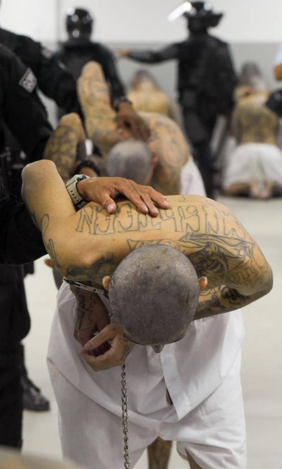 El Gobierno salvadoreño aún no ha revelado cuando realizará los próximos traslados de supuestos pandilleros a la nueva prisión, que tiene capacidad para albergar a 40,000 reos.