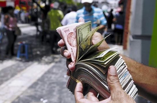 Dólar alcanzará los 25 lempiras en el sistema financiero de Honduras