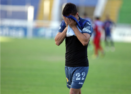 Varela rompe en llanto tras ser expulsado por eufórica celebración