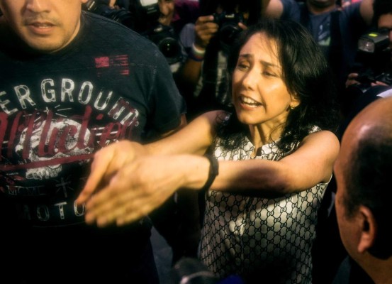 Expresidente Humala y su mujer salen de prisión en Perú