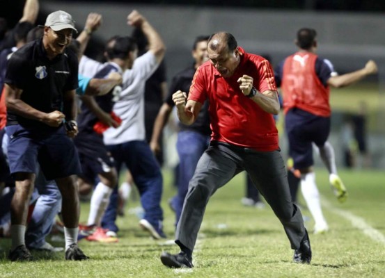 Eufórico festejo de Wilmer Cruz: 'El resultado se da porque tenemos güevos'