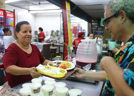 'Vendo baleadas desde los nueve años”: doña Estelina