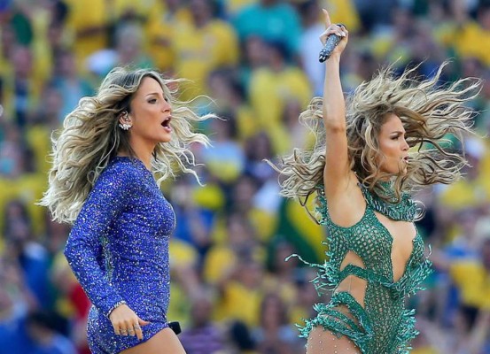 Jennifer López, Pitbull y Claudia Leitte enloquecen el Arena Corinthians