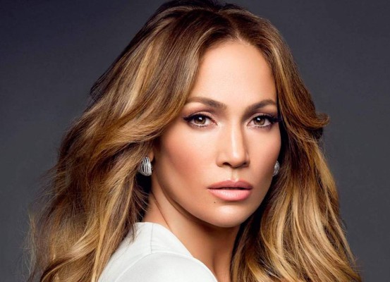 El atuendo de JLo que le deja ver su anatomía