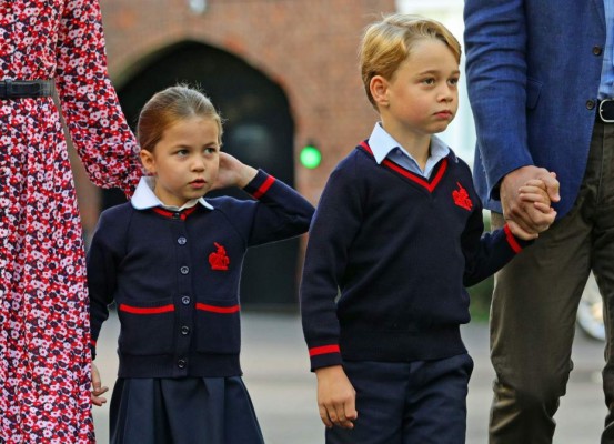 Princesa Charlotte inicia 'muy ilusionada' su primer día de escuela
