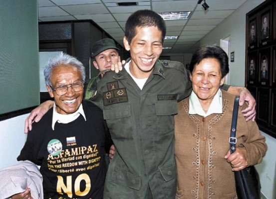 Intentar rescate militar de secuestrados es matarlos: esposo de Betancourt