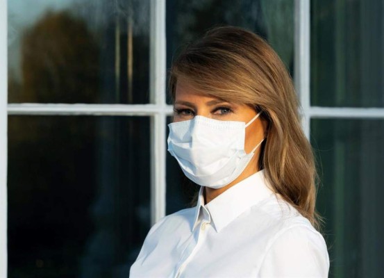 Melania Trump pide llevar mascarilla pese al escepticismo de Trump