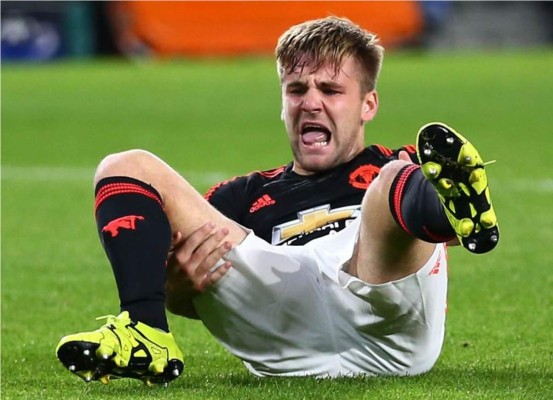La grave lesión que sufrió el futbolista inglés Luke Shaw