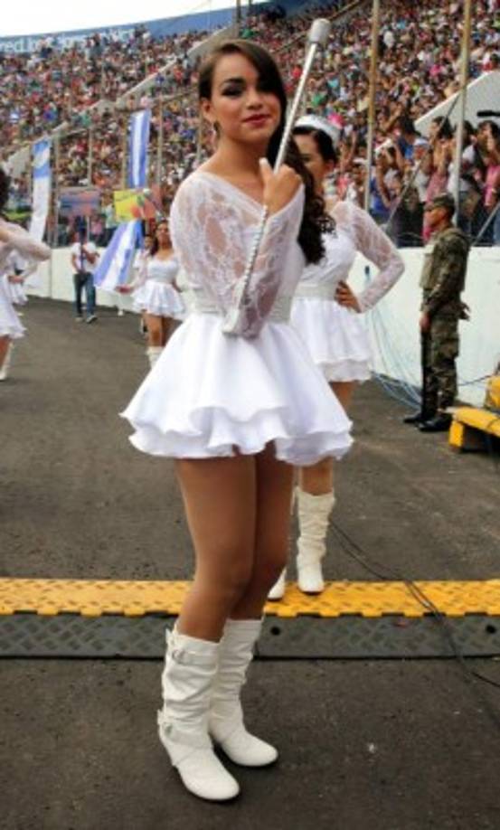 Una de las jóvenes a su llegada al estadio Nacional de Tegucigalpa.