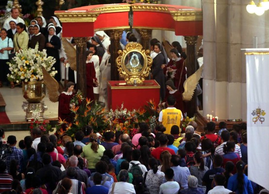 Fervor, plegarias y devoción para la Morenita de Honduras