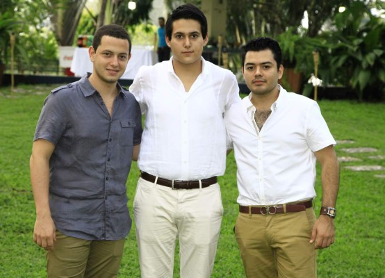 Hugo García y Stefanie Galeano celebran por su amor