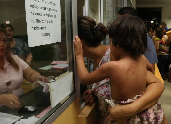 Hasta desmayos produce el calor infernal en el Seguro Social