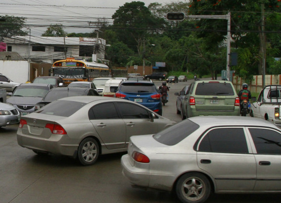 Tránsito reporta 12 cruces críticos en San Pedro Sula por falta de semáforos