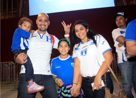 Afición catracha vibró con la Bicolor en Houston