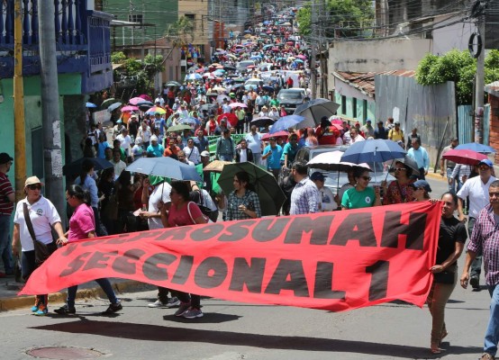 Maestros dan plazo hasta el miércoles para que gobierno cumpla sus peticiones