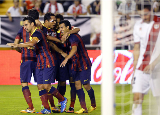 El Barça aniquila a un valiente Rayo Vallecano con triplete de Pedro