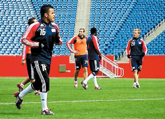 'Pipo” Castro frente a Cuauhtémoc Blanco