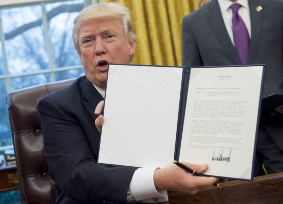 'Contratar en EUA': Trump endurece requisitos de visas H-1B