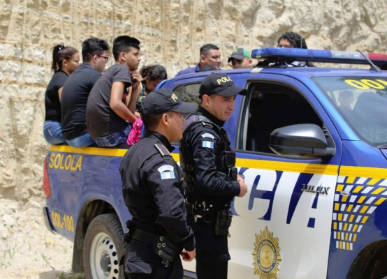 Guatemala frena paso de migrantes hondureños hacia EEUU
