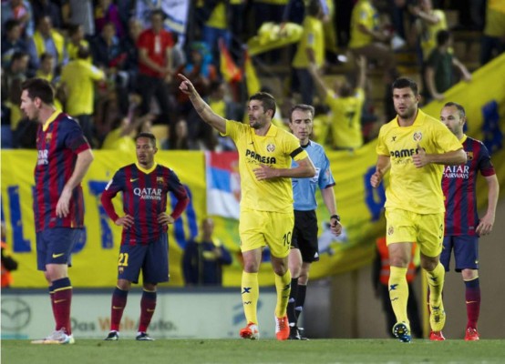 Barcelona se alía con la suerte y sigue vivo en la lucha por la Liga